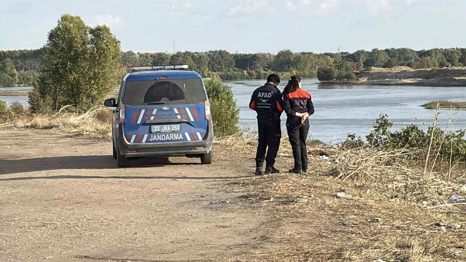 EDİRNE’DE MERİÇ NEHRİ’NDE BOTU ALABORA OLAN IRAKLI AİLENİN KAYIP SON ÇOCUĞU İÇİN ARAMA ÇALIŞMALARI SÜRÜYOR
