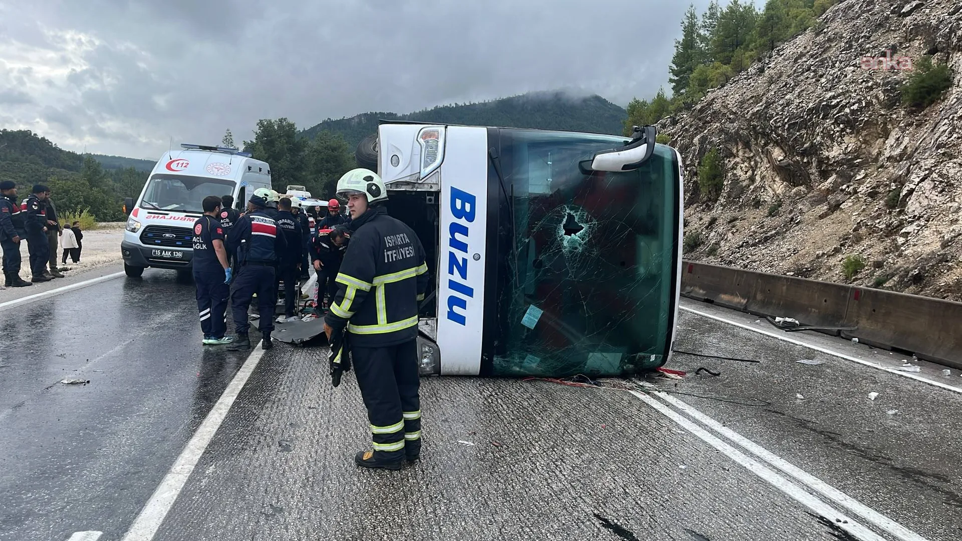 Isparta-Antalya yolunda otobüs devrildi: 1 ölü — fotoğraf 4
