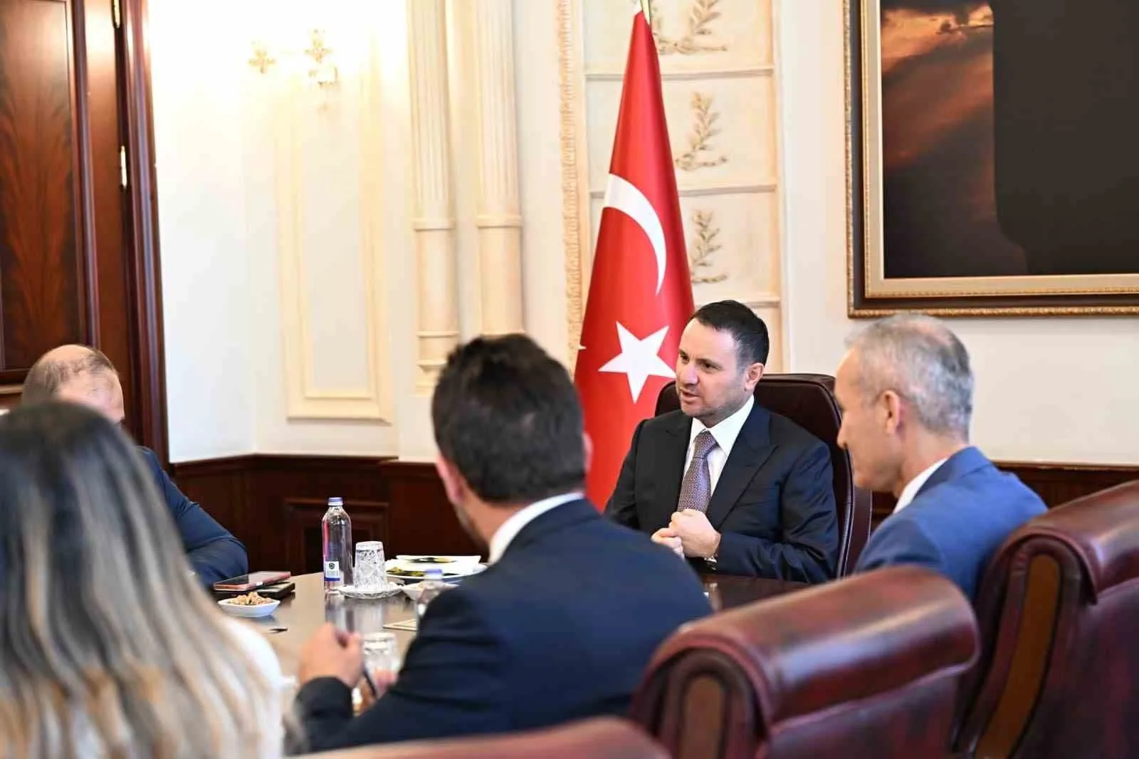 ADALET BAKANI AKIN GÜRLEK, İSTANBUL ÇAĞLAYAN ADLİYESİ'NDE GÖREV YAPAN YARGI MUHABİRLERİNİ ADALET BAKANLIĞINDA KABUL EDEREK GÜNDEME İLİŞKİN AÇIKLAMALARDA BULUNDU.