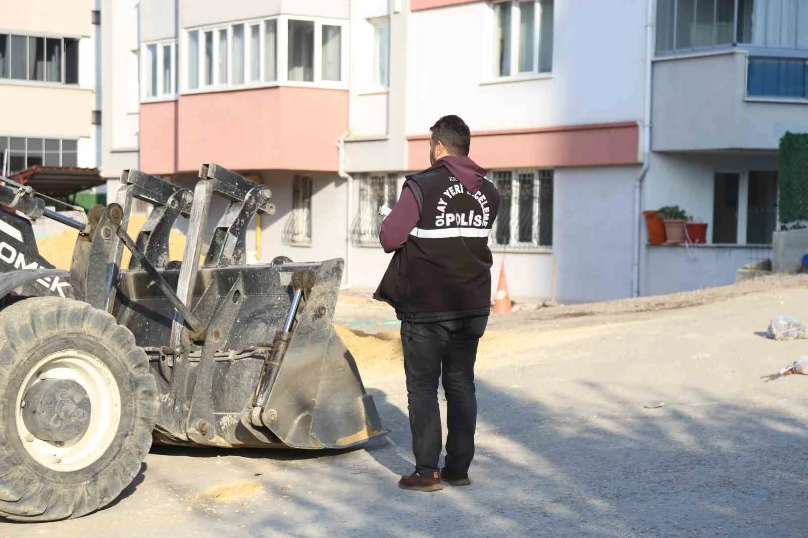 KASTAMONU'DA GERİ MANEVRA YAPAN İŞ MAKİNESİNİN ÇARPTIĞI KADIN HAYATINI KAYBETTİ.