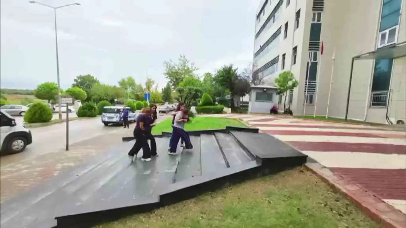 ADANA’NIN CEYHAN İLÇESİNDE UYUŞTURUCU MADDE TİCARETİNE YÖNELİK DÜZENLENEN PLANLI OPERASYONDA 8 KİLO 316 GRAM METAMFETAMİN ELE GEÇİRİLİRKEN, GÖZALTINA ALINAN 12 ŞÜPHELİ TUTUKLANDI.