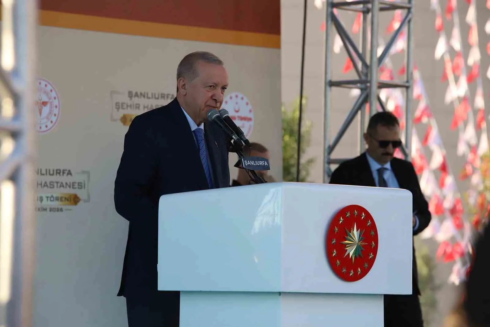 CUMHURBAŞKANI ERDOĞAN: "KİMSENİN HAKKINI KİMSEYE YEDİRMEDEN ADALET VE HAKKANİYET ZEMİNİNDE SORUNUN SÜRATLE ÇÖZÜLMESİ İÇİN ÇALIŞIYORUZ"