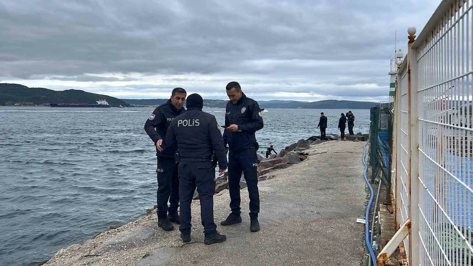 ÇANAKKALE’DE DENİZDE BİR CESET BULUNDU.