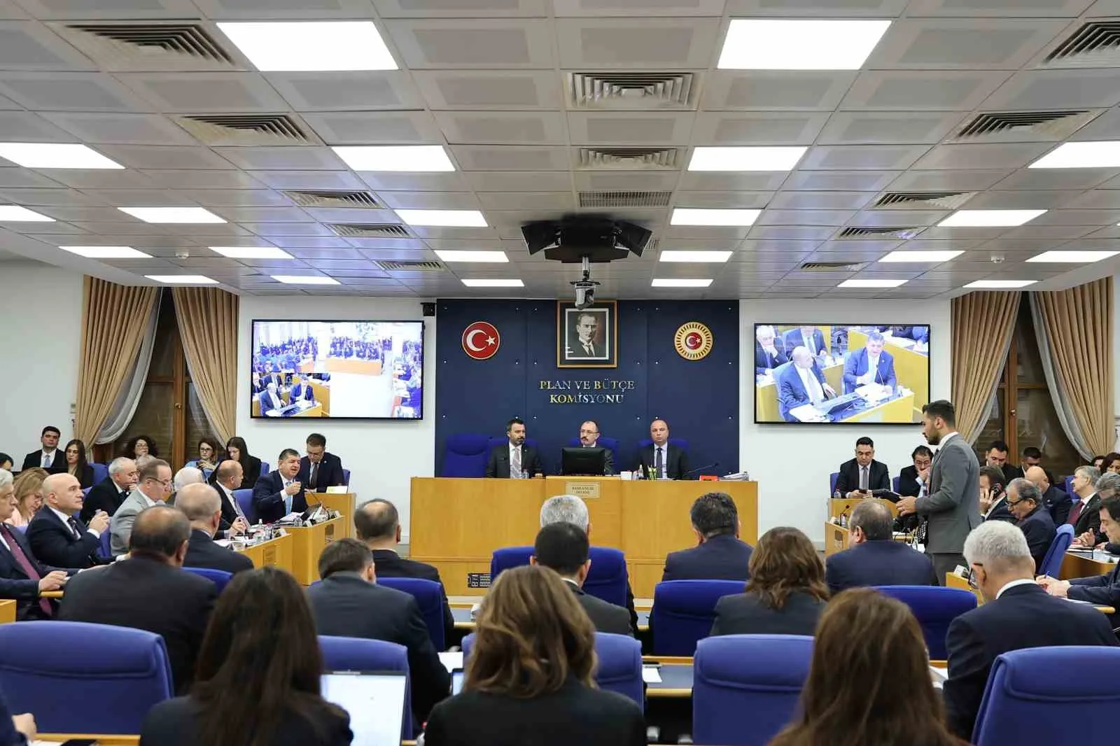 KAMUOYUNDA 'FON DÜZENLEMESİ' OLARAK BİLİNEN 'TASFİYESİNE KARAR VERİLEN BAZI YATIRIM FONLARI HAKKINDA KANUN TEKLİFİ' TBMM PLAN VE BÜTÇE KOMİSYONU'NDA GÖRÜŞÜLMEYE BAŞLADI.