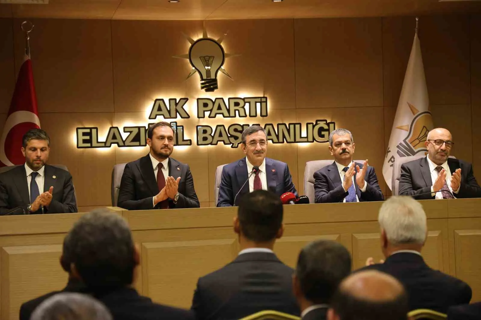 CUMHURBAŞKANI YARDIMCISI YILMAZ: “ NETANYAHU HÜKÜMETİNİN TÜRKİYE CUMHURİYETİ'NE LAF SÖYLEMESİNİN HİÇBİR KIYMETİHARBİYESİ YOKTUR"