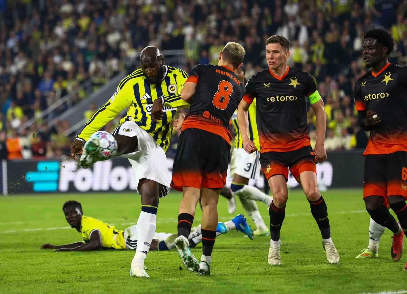 UEFA ŞAMPİYONLAR LİGİ’NİN 3. HAFTASINDA FENERBAHÇE, EVİNDE KARŞILAŞTIĞI ÇEKYA TEMSİLCİSİ SLAVİA PRAG İLE 2-2 BERABERE KALDI.