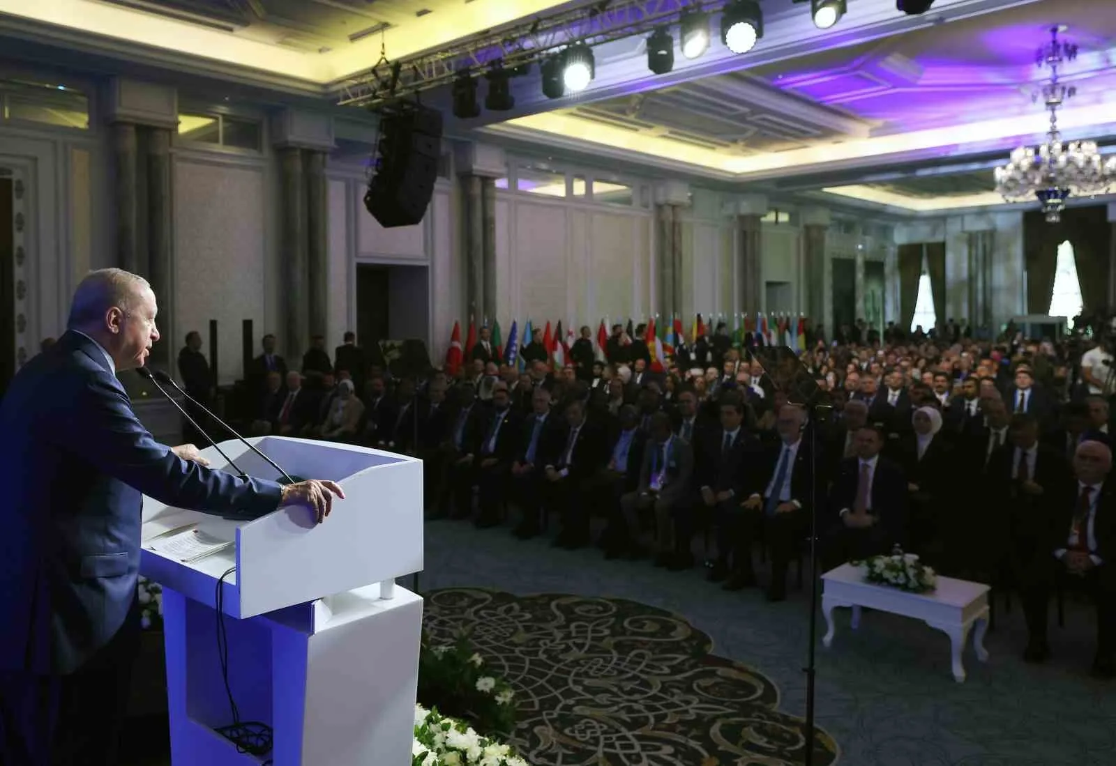 CUMHURBAŞKANI RECEP ERDOĞAN: "NE YAZIK Kİ HEM TEMSİL, HEM İŞLEV, HEM DE MEŞRUİYET AÇISINDAN AĞIR YARA ALMIŞ, GÜVEN VE İTİBAR EROZYONUNA UĞRAMIŞ BİR ULUSLARARASI SİSTEMLE KARŞI KARŞIYAYIZ"