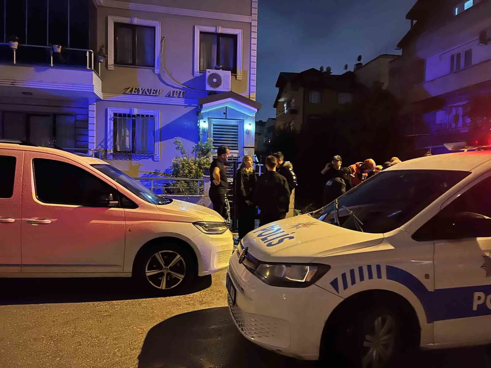 İZMİT İLÇESİNDE TEMEL KAZISI YAPILAN ALANDA MEYDANA GELEN TOPRAK KAYMASI NEDENİYLE 2 BİNA TEDBİR AMACIYLA TAHLİYE EDİLDİ.