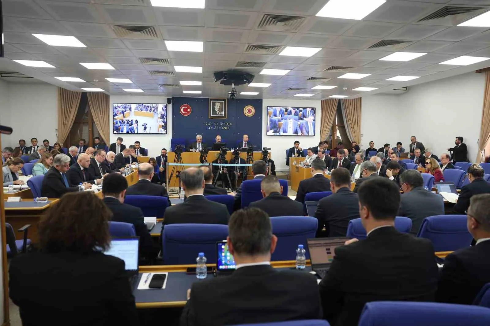 TBMM PLAN VE BÜTÇE KOMİSYONU, 2027 YILI MERKEZİ YÖNETİM BÜTÇE KANUNU TEKLİFİ VE 2025 YILI MERKEZİ YÖNETİM KESİN HESAP KANUNU TEKLİFİ İLE 2025 YILI SAYIŞTAY RAPORLARININ GÖRÜŞME TAKVİMİNİ BELİRLEMEK ÜZERE AK PARTİ SAMSUN MİLLETVEKİLİ MEHMET MUŞ BAŞKANLIĞINDA TOPLANDI.