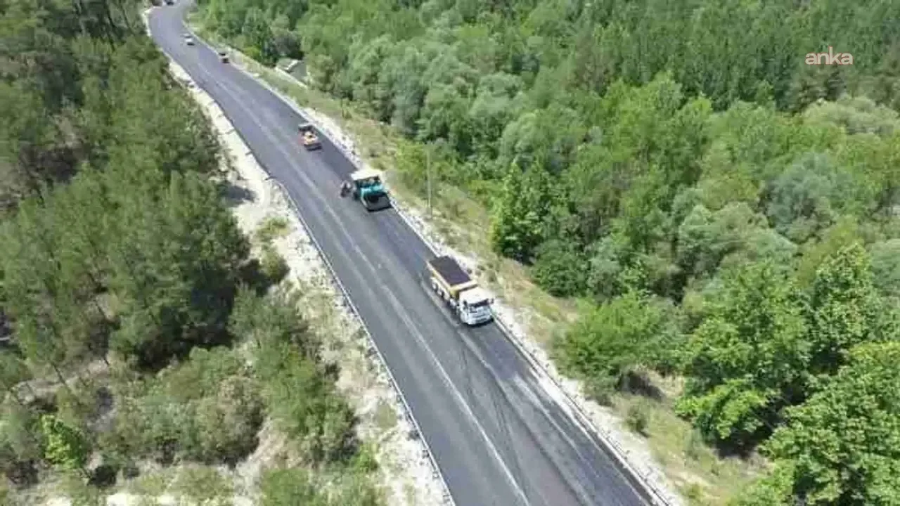 Antalya-Isparta yolunda midibüs devrildi: 17 yaralı