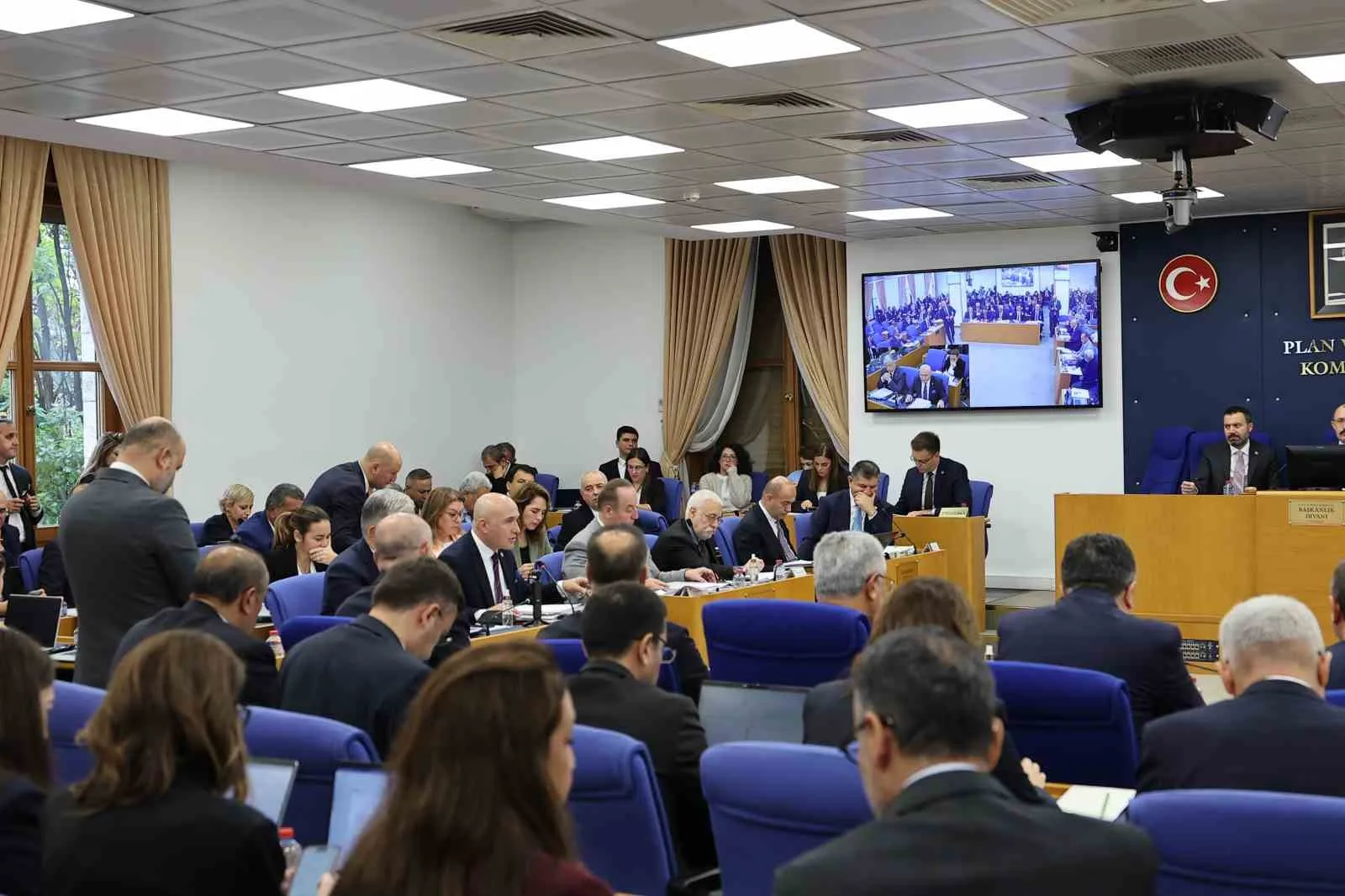 KOMİSYONDA TASFİYESİNE KARAR VERİLEN BAZI YATIRIM FONLARININ YATIRIMCILARININ HAKLARININ KORUNMASI VE FONLARDAKİ VARLIKLARIN GERİ KAZANIM SÜRECİNİN DÜZENLENMESİNİ AMAÇLAYAN ‘TASFİYESİNE KARAR VERİLEN BAZI YATIRIM FONLARI HAKKINDA KANUN TEKLİFİ' GÖRÜŞÜLDÜ.
