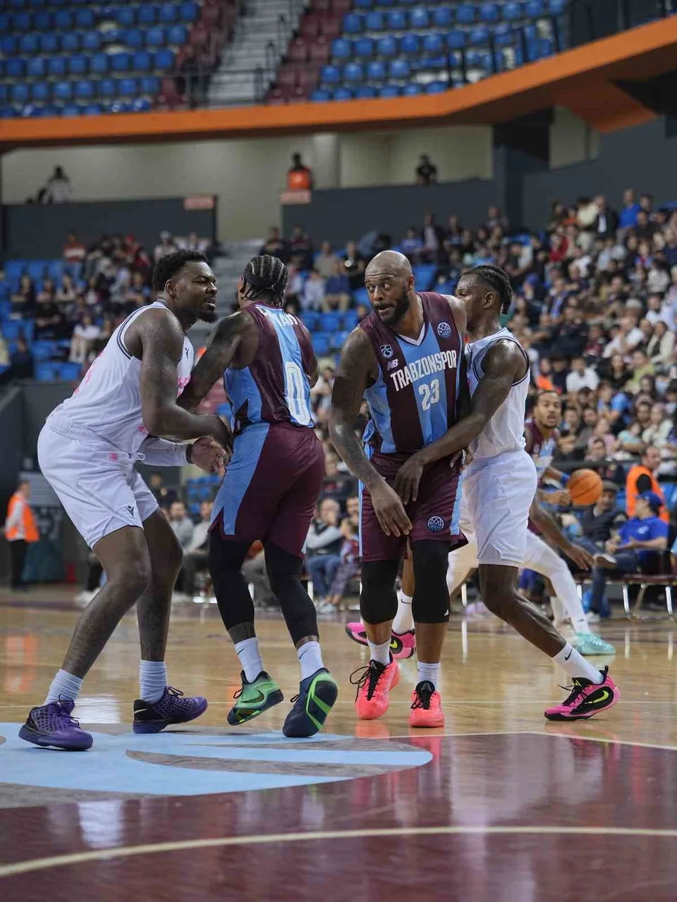 BASKETBOL ŞAMPİYONLAR LİGİ'NDE İKİNCİ MAÇINA ÇIKAN TRABZONSPOR SAHASINDA KARŞILAŞTIĞI AZERBAYCAN EKİBİ SABAH BC'Yİ 100-83 YENEREK A GRUBUNDA İKİNCİ GALİBİYETİNE ULAŞTI.