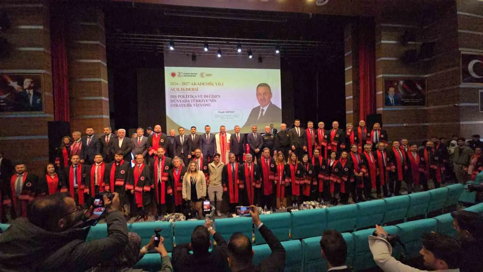 TBMM DIŞİŞLERİ KOMİSYONU BAŞKANI VE ANKARA MİLLETVEKİLİ FUAT OKTAY, "MEKKE ORTAK SAVUNMA ANLAŞMASI BÖLGESEL SAHİPLENME İRADEMİZİN EN NET GÖSTERGESİDİR. BU ÜÇÜNCÜ ÜLKELERE KARŞI BİR SALDIRI ANLAŞMASI DEĞİL. TAMAMEN BİR SAVUNMA ANLAŞMASIDIR" DEDİ.
