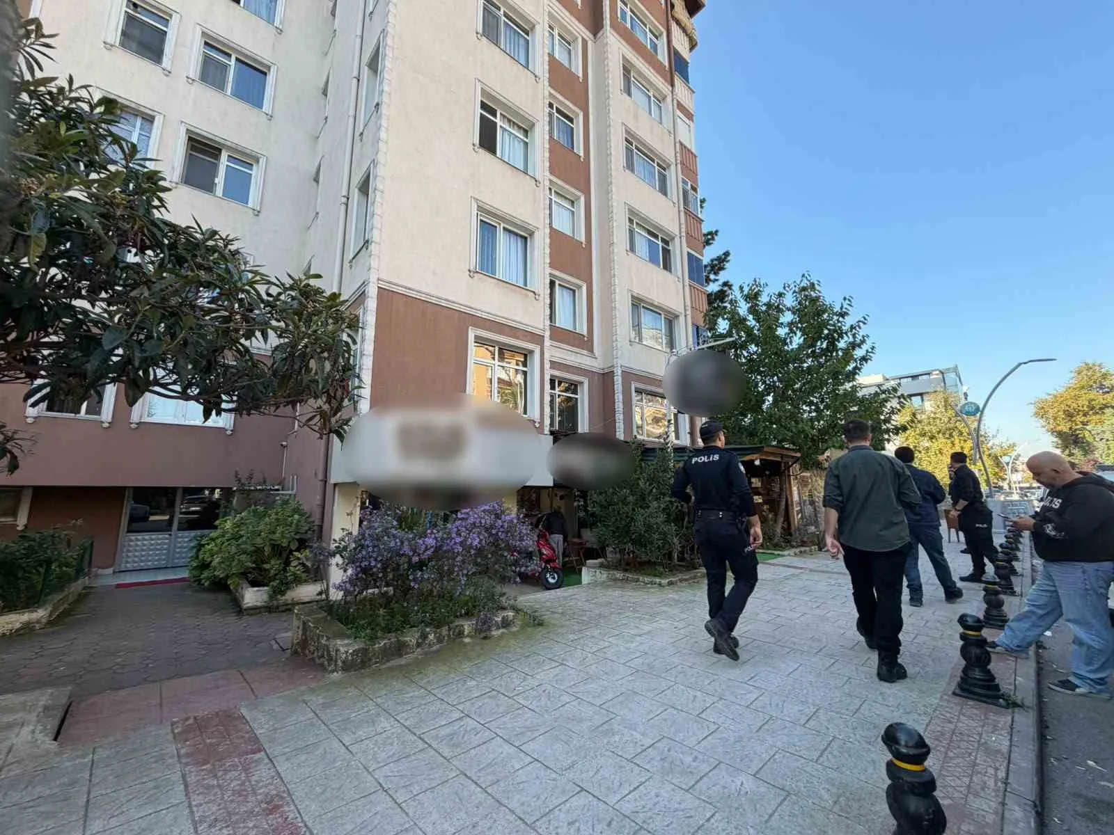 KOCAELİ'NİN İZMİT İLÇESİNDE FÜSUN Y., ESKİ EŞİ TARAFINDAN TABANCAYLA 4 EL ATEŞ EDİLEREK ÖLDÜRÜLDÜ. FÜSUN Y. İLE ZANLI ARASINDA MAL PAYLAŞIMINA İLİŞKİN DAVANIN İSE BUGÜN GÖRÜLECEĞİ ÖĞRENİLDİ.