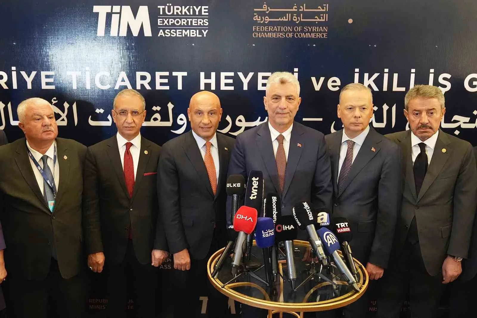 TİCARET BAKANI ÖMER BOLAT, "TÜRKİYE-SURİYE ARASINDA GEÇEN YIL 3 MİLYAR 750 MİLYON DOLARLIK TİCARET HACMİ GERÇEKLEŞTİ. HEDEFİMİZ BU RAKAMI ORTA VADE DE 10 MİLYAR DOLARA ÇIKARMAK" DEDİ.