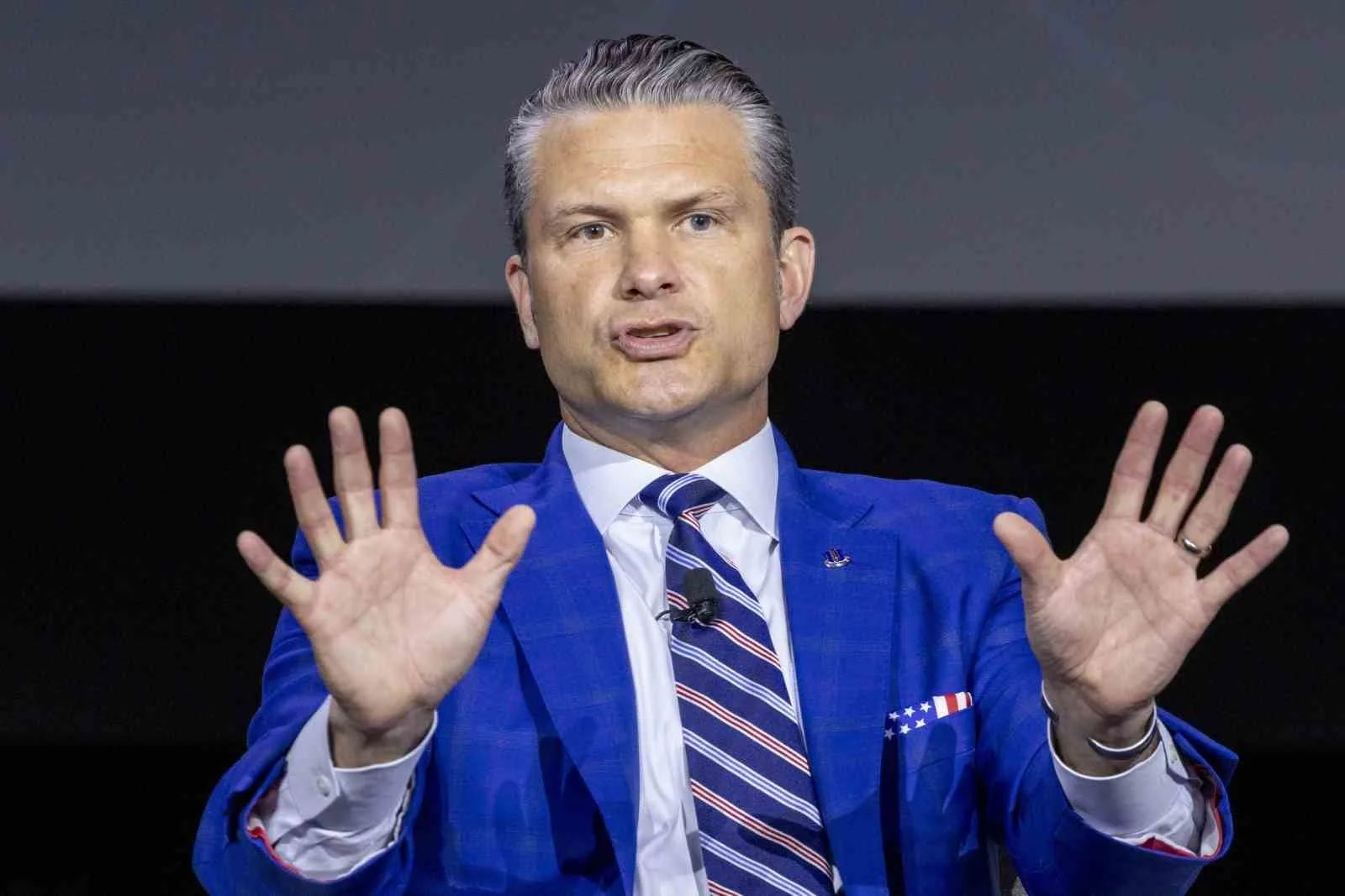 ABD SAVUNMA BAKANI HEGSETH’E İRAN PROTESTOSU: "SEN SAVAŞÇI DEĞİLSİN, KORKAĞIN TEKİSİN"
