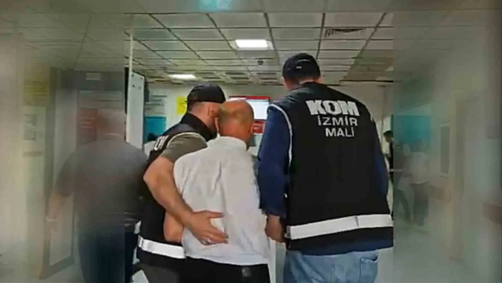 ÖNCEKİ DÖNEM İZMİR BÜYÜKŞEHİR BELEDİYE BAŞKANI TUNÇ SOYER'İN GÖZALTI GÖRÜNTÜSÜ