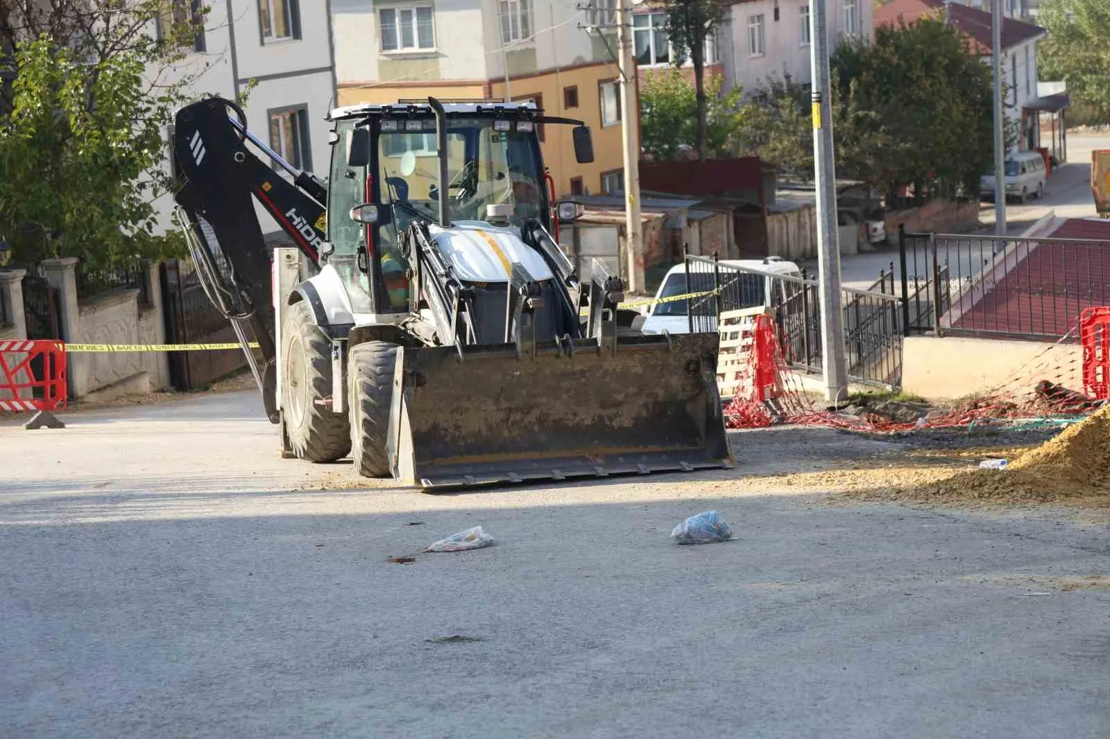KASTAMONU'DA GERİ MANEVRA YAPAN İŞ MAKİNESİNİN ÇARPTIĞI KADIN HAYATINI KAYBETTİ.