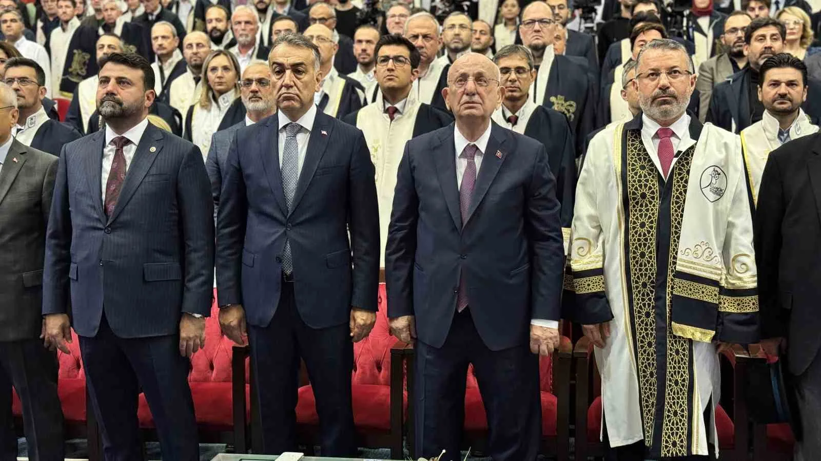 TBMM 26. DÖNEM BAŞKANI İSMAİL KAHRAMAN, 15 TEMMUZ 2016'DAKİ DARBE GİRİŞİMİNE İLİŞKİN, "BANA GÖRE 15 TEMMUZ TÜRKİYE'NİN İŞGALİ TEŞEBBÜSÜDÜR. O GECE İŞGAL EDİLİYORDUK. ALLAH BİZİ SURİYE'DEN BETER OLMAKTAN KURTARDI" DEDİ.