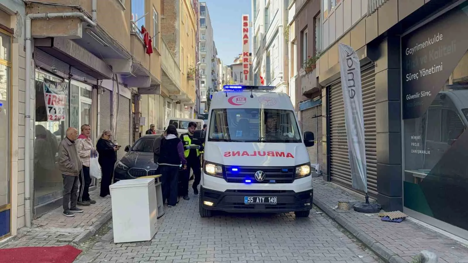 SAMSUN’UN İLKADIM İLÇESİNDE BİR KİŞİ SOKAK ORTASINDA SİLAHLI SALDIRIYA UĞRAYARAK YARALANDI.