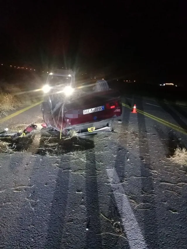 POLATLI’DA FARKLI NOKTALARDA MEYDANA GELEN İKİ AYRI TRAFİK KAZASINDA TOPLAM 5 KİŞİ YARALANDI. KAZALARDA TAKLA ATAN OTOMOBİLLERDEN BİRİNDE 4 KİŞİLİK AİLE BULUNURKEN, DİĞER KAZADA YARALANAN SÜRÜCÜ HASTANEYE KALDIRILDI.
