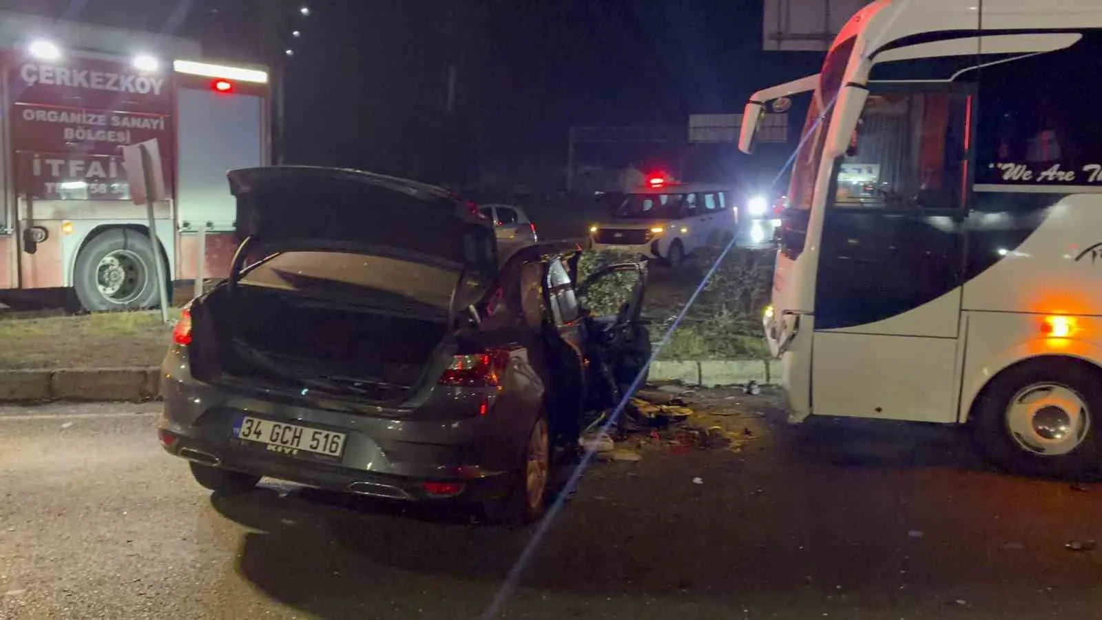 KAVŞAKTA FECİ KAZA: 3 YARALI