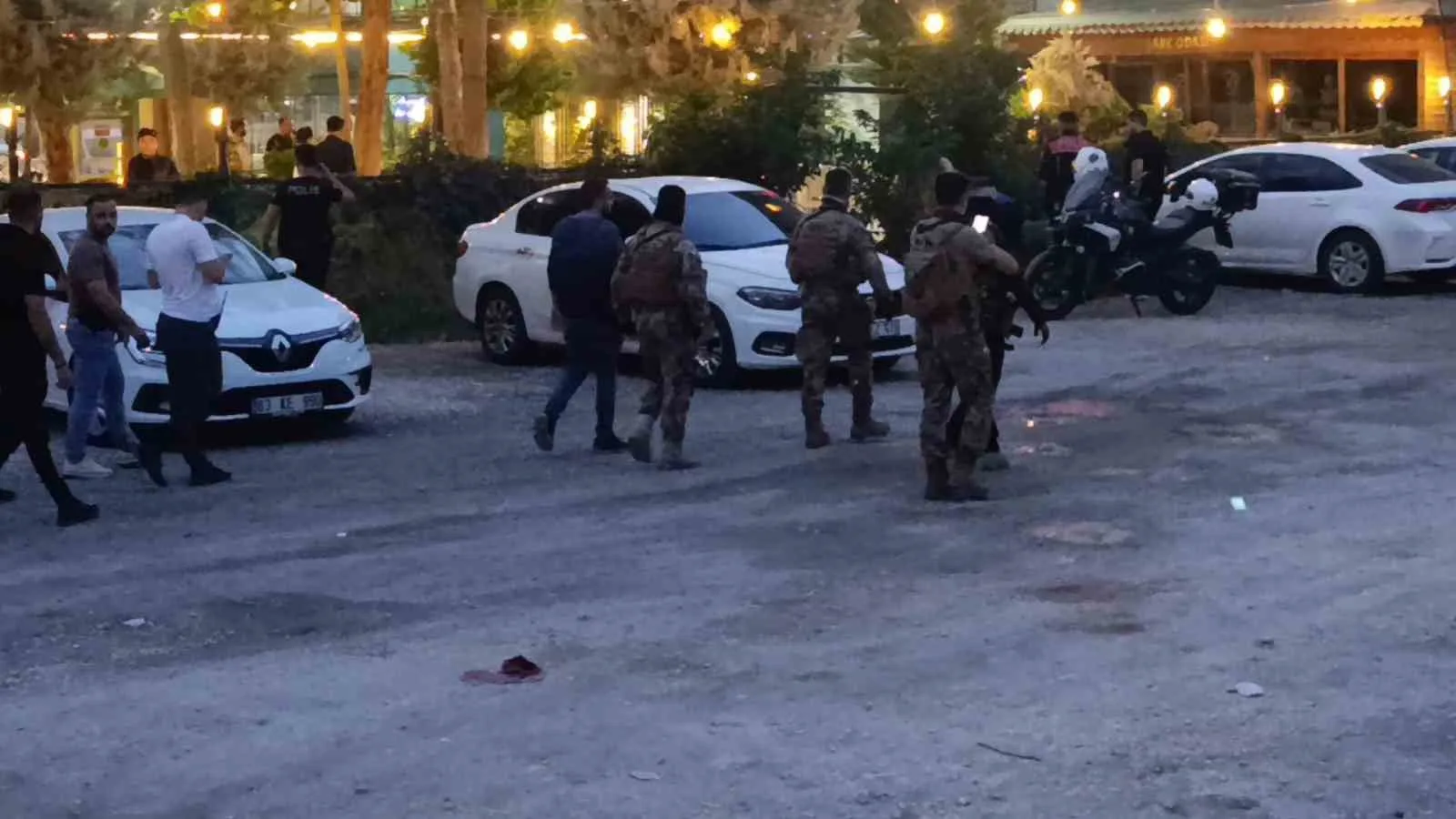 ŞANLIURFA'DA POLİSLE ÇATIŞAN FİRARİ ŞÜPHELİ KENDİ SİLAHIYLA YAŞAMINA SON VERDİ