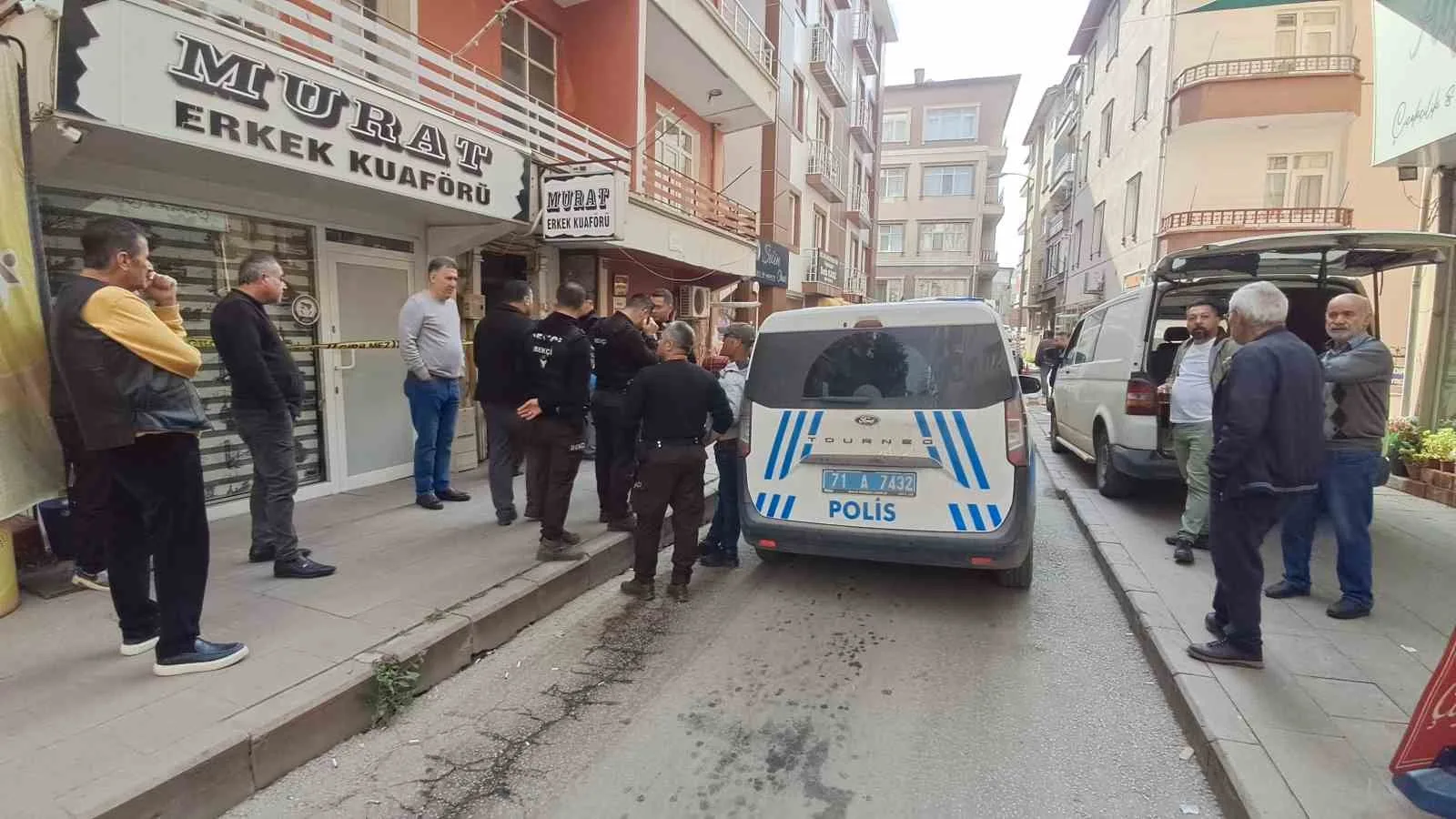 KIRIKKALE'DE BİR DERNEK BİNASINDA 41 YAŞINDAKİ ADAMIN CANSIZ BEDENİ BULUNDU, ŞÜPHELİ ÖLÜMLE İLGİLİ SORUŞTURMA BAŞLATILDI