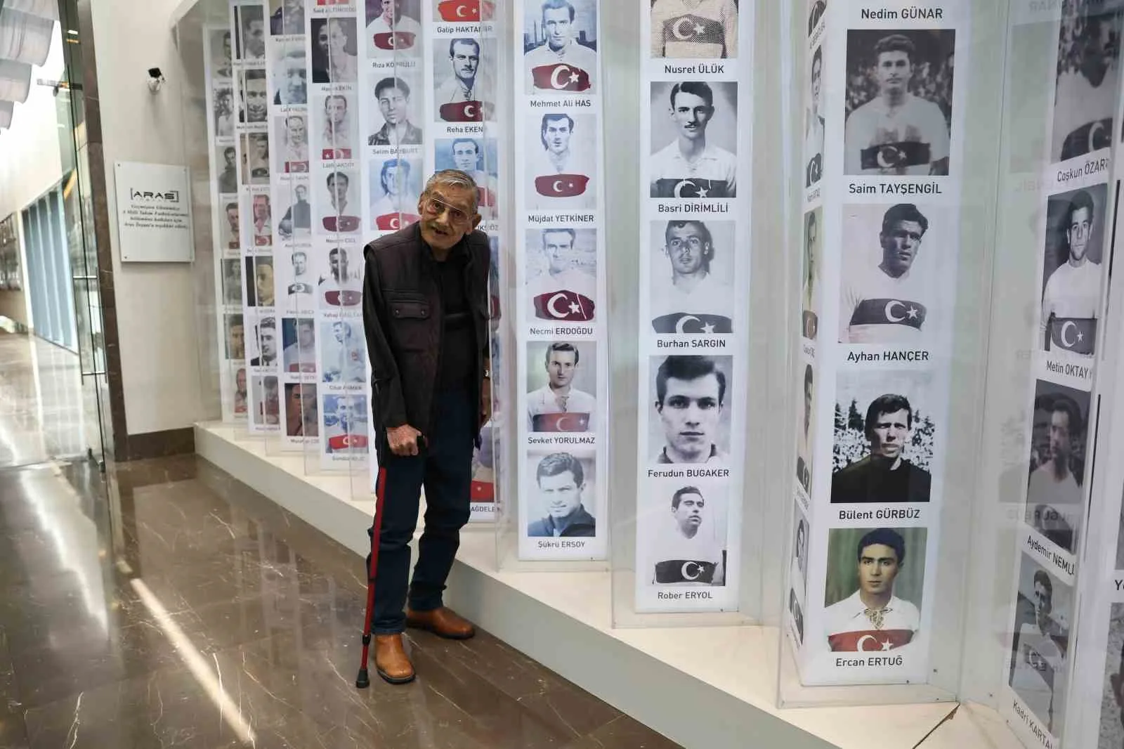 FENERBAHÇE VE TÜRK FUTBOLUNUN UNUTULMAZ KALECİLERİNDEN, 1954 FIFA DÜNYA KUPASI'NDA A MİLLİ TAKIM'IN KALESİNİ KORUYAN ŞÜKRÜ ERSOY, HAYATINI KAYBETTİ.