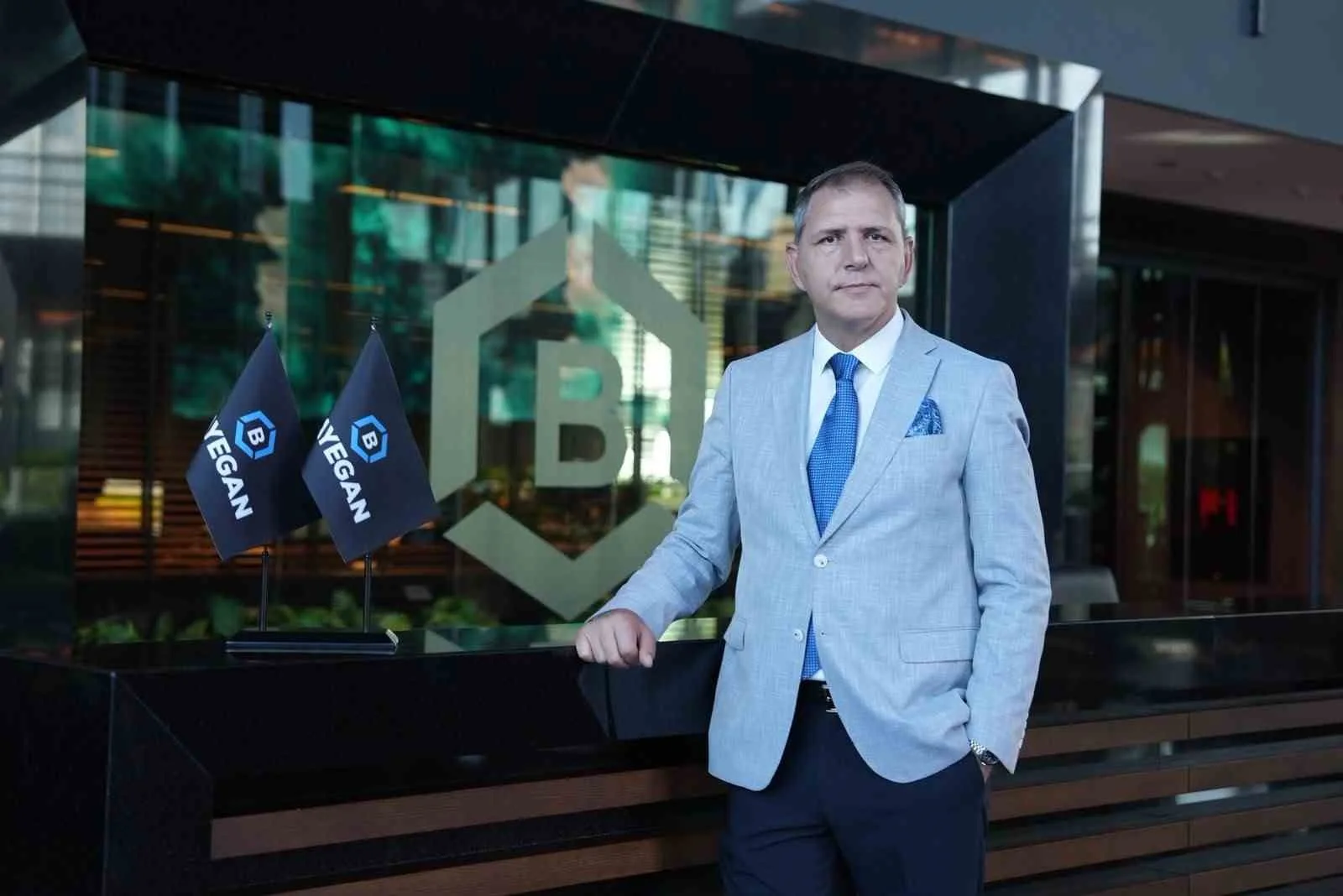 BAYEGAN PENDİK SATRANÇ SPOR KULÜBÜ, KARADAĞ’DA DÜZENLENEN 41. AVRUPA SATRANÇ KULÜPLER KUPASI’NDA TÜRKİYE’YE İLK KEZ AVRUPA KULÜPLER KUPASI ŞAMPİYONLUĞU KAZANDIRDI. ŞAMPİYONADA OYNADIĞI MAÇLARDAN NAMAĞLUP AYRILAN KULÜP, ŞAMPİYONLUK KUPASINI KALDIRDI.