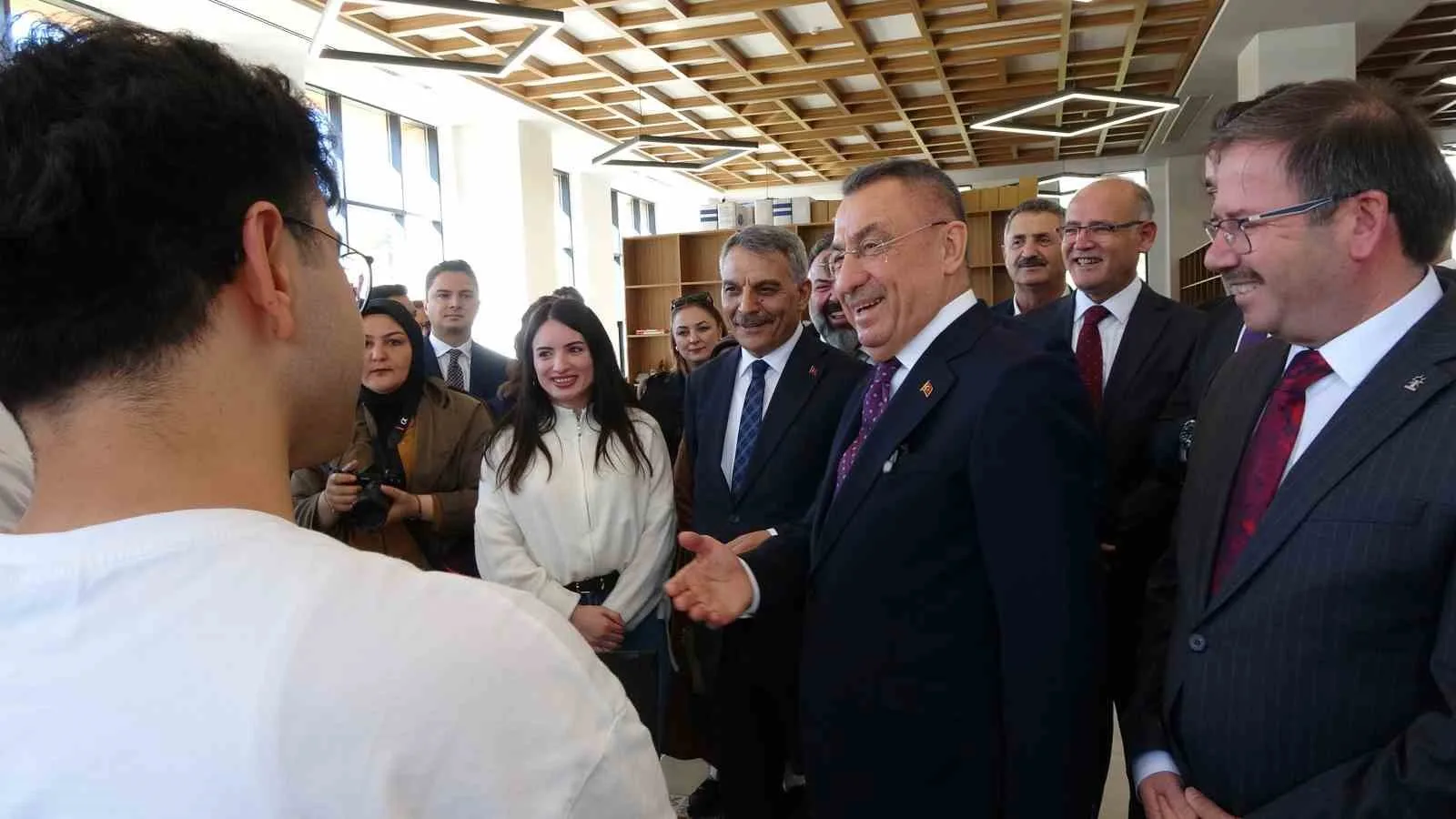 TBMM DIŞİŞLERİ KOMİSYONU BAŞKANI VE ANKARA MİLLETVEKİLİ FUAT OKTAY, BİR DİZİ ZİYARETLERDE BULUNMAK ÜZERE YOZGAT'A GELDİ.
