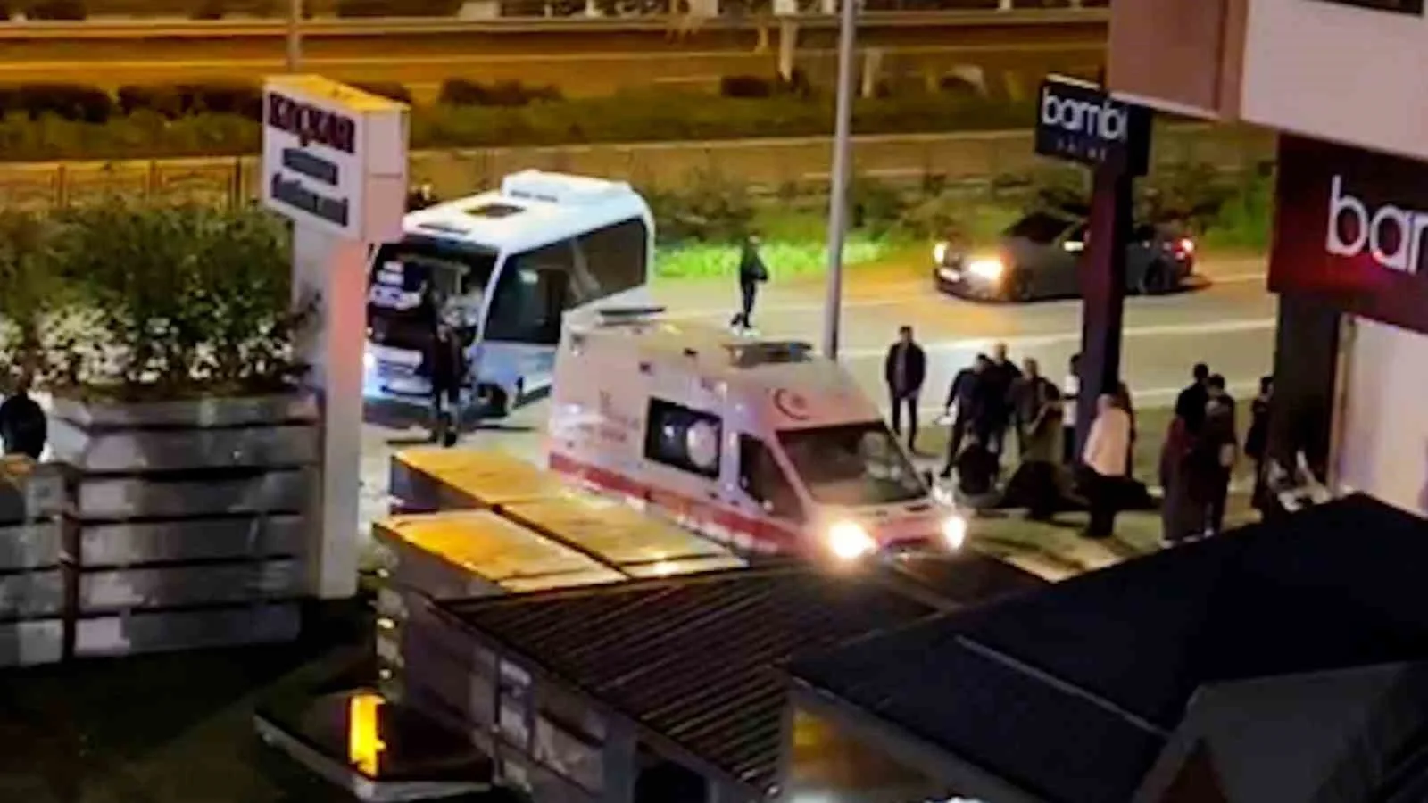 RİZE'DE ŞEHİR İÇİ YOLCU MİNİBÜSÜ İLE MOTOSİKLETİN ÇARPIŞMASI SONUCU MEYDANA GELEN TRAFİK KAZASINDA MOTOSİKLET SÜRÜCÜSÜ HAYATINI KAYBETTİ