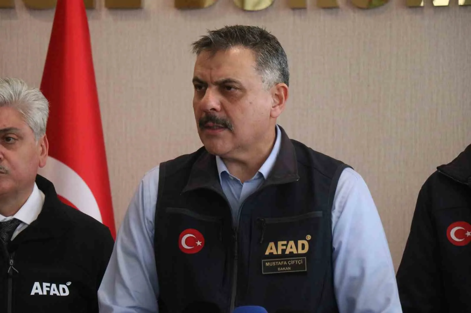 İÇİŞLERİ BAKANI MUSTAFA ÇİFTÇİ: "HENÜZ TAM MANASIYLA TEHLİKENİN GEÇTİĞİNİ SÖYLEYEMEYİZ, TEYAKKUZ HALİNDE OLMAMIZ GEREKİYOR"
