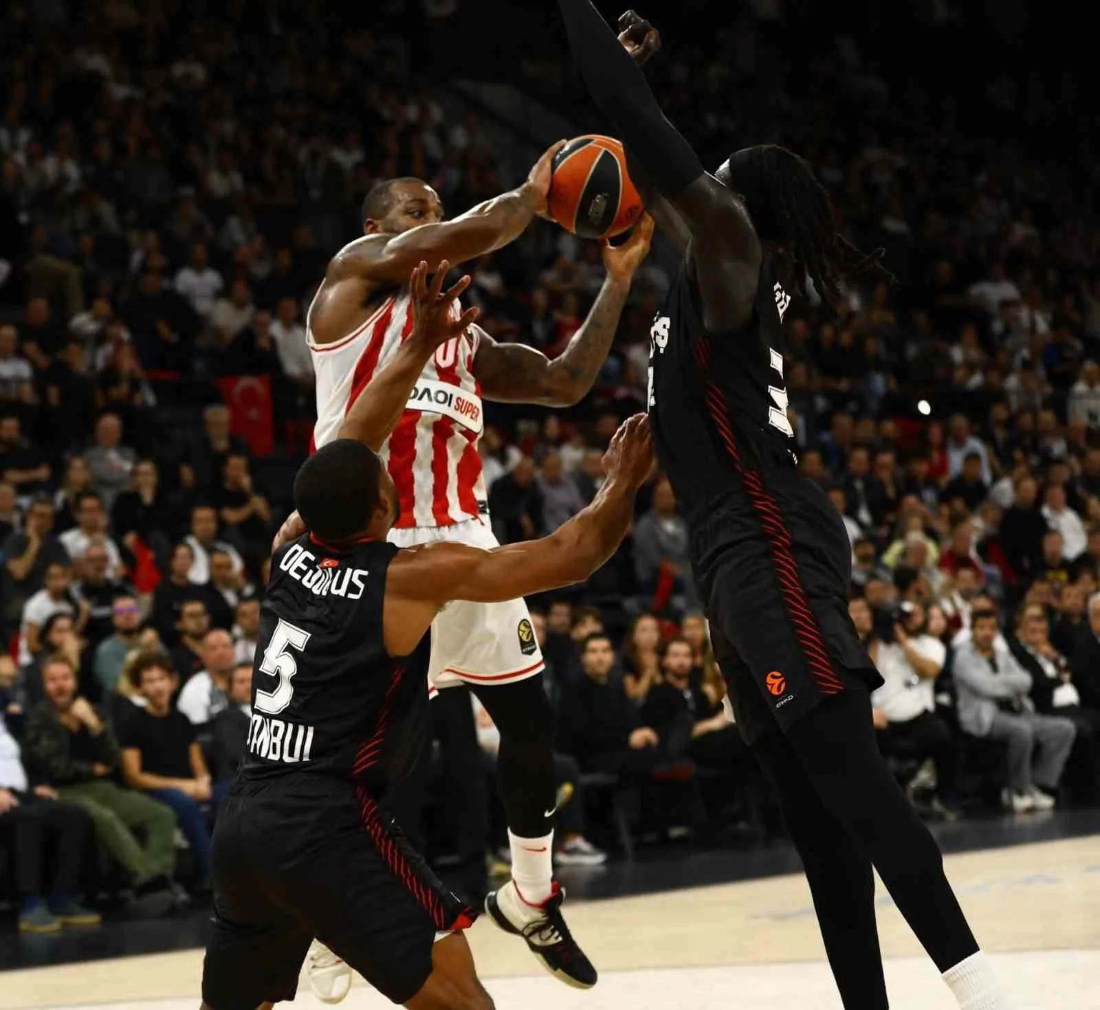 EUROLEAGUE'İN 8. HAFTASINDA BEŞİKTAŞ, SAHASINDA KARŞILAŞTIĞI YUNAN EKİBİ OLYMPİAKOS'A 81-73 MAĞLUP OLDU.
