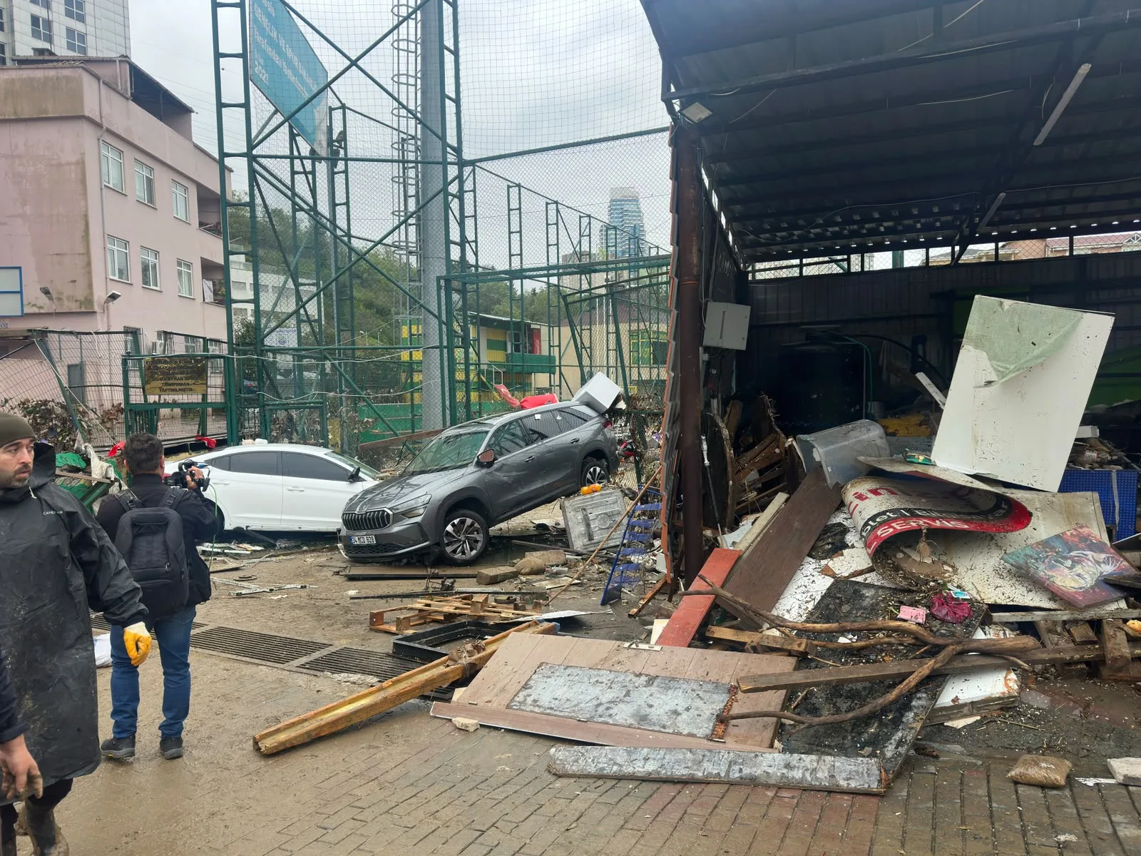 İstanbul Valiliği: Yağış nedeniyle ölü sayısı 3'e yükseldi, kayıp sayısı 4