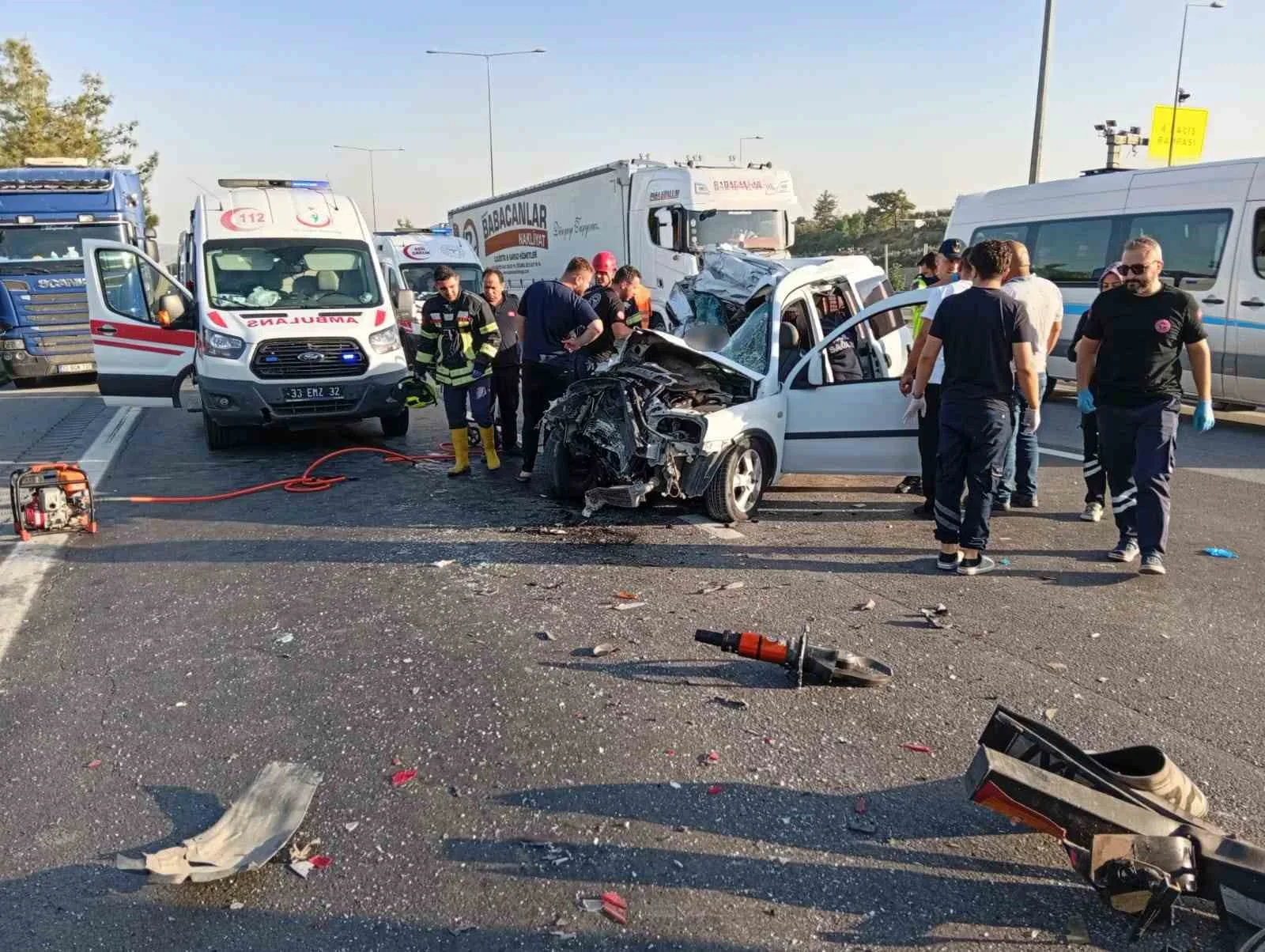 MERSİN’DE OTOMOBİLİN ÇEKİCİYE ARKADAN ÇARPMASI SONUCU MEYDANA GELEN TRAFİK KAZASINDA 2 KİŞİ HAYATINI KAYBETTİ, 1 KİŞİ YARALANDI.