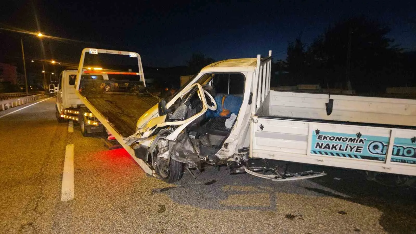 OTOMOBİL KAMYONETE ÇARPTI 250 METRE SAVRULDU TAKLA ATTI, FECİ KAZADA 1’İ AĞIR 3 YARALI
