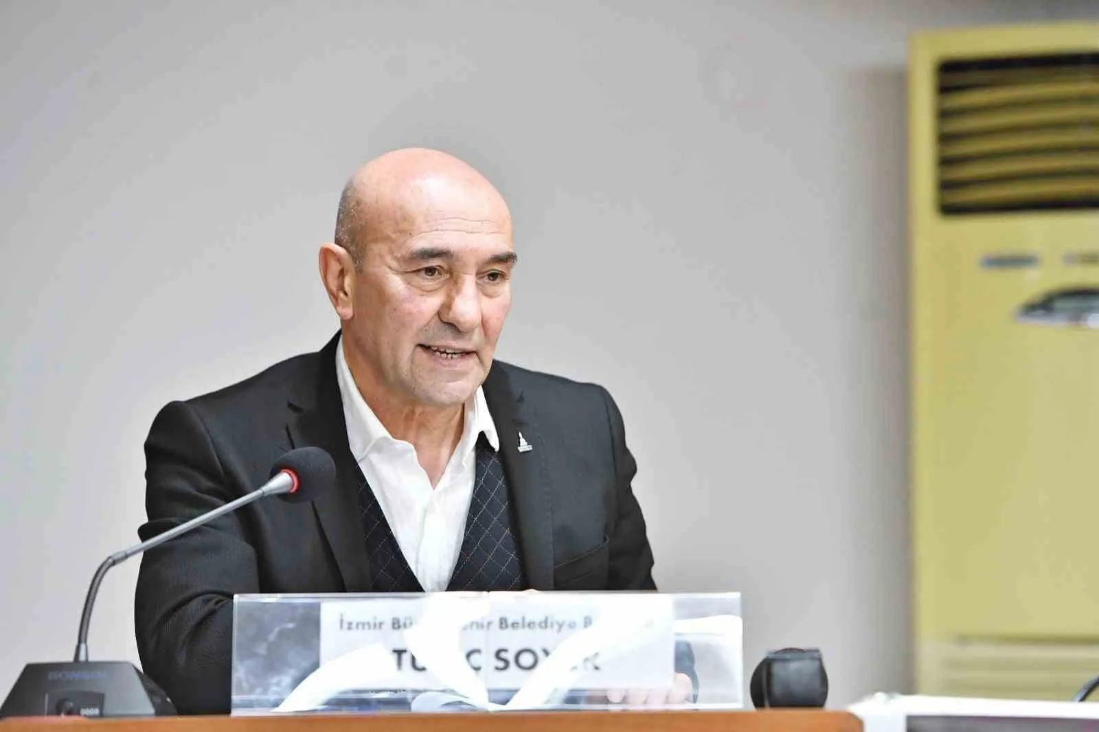 ÖNCEKİ DÖNEM İZMİR BÜYÜKŞEHİR BELEDİYE BAŞKANI TUNÇ SOYER