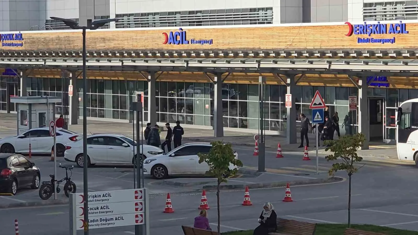 KÜTAHYA'DA 19 ÖĞRENCİ ZEHİRLENME ŞÜPHESİYLE HASTANEYE BAŞVURDU
