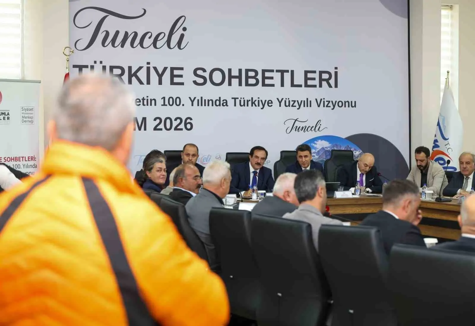 CUMHURBAŞKANI DANIŞMANI, SİVİL DAYANIŞMA PLATFORMU BAŞKANI AYHAN OĞAN, "TERÖRSÜZ TÜRKİYE’YE GEÇİŞ SÜRECİ BÖLGEDEN, SİYASETTEN, MECLİSTEN TERÖR VESAYETİNİN ARINDIRILMASI DEMEKTİR. ARTIK TÜRKİYE’DE BİR HAK ARAMAK İÇİN VEYA BİR HAK İDDİASI İÇİN VEYA BİR BAŞKA SEBEPTEN DOLAYI SİLAHLANMAYA VE TERÖR EYLEMİ YAPMAYA GEREK YOK DEMEKTİR" DEDİ.