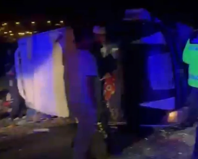 GAZİANTEP’TE TARIM İŞÇİLERİNİ TAŞIYAN MİNİBÜS İLE OTOMOBİL ÇARPIŞTI: 1 ÖLÜ, 7 YARALI