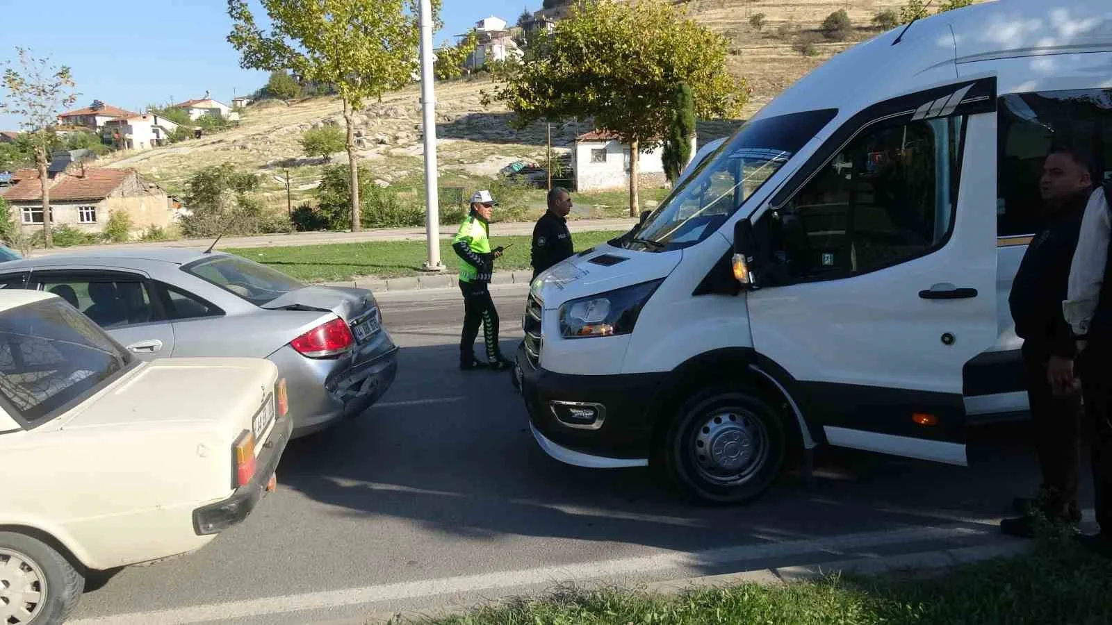 MALATYA'DA 6 ARACIN KARIŞTIĞI ZİNCİRLEME TRAFİK KAZASINDA 3 KİŞİ YARALANDI.