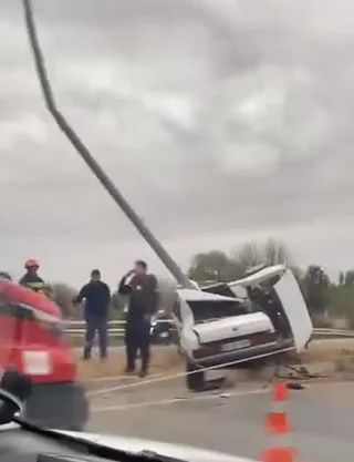 DENİZLİ'NİN SARAYKÖY İLÇESİNDE ELEKTRİK DİREĞİNE ÇARPAN TOFAŞ OTOMOBİL İKİYE BÖLÜNDÜ. KAZADA SÜRÜCÜ HAYATINI KAYBETTİ.
