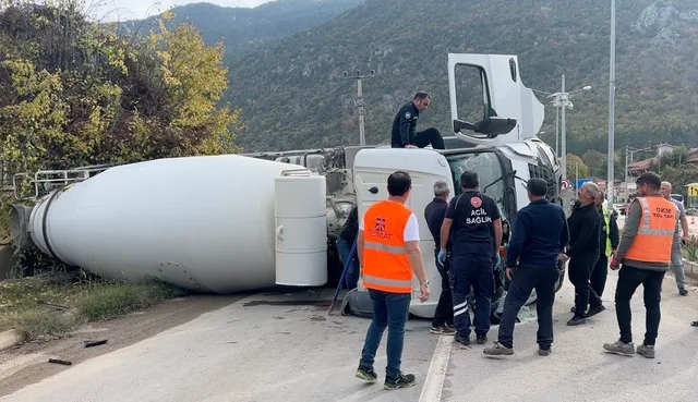 ARAÇ SÜRÜCÜ EKİPLER TARAFINDAN BULUNDUĞU YERDEN ÇIKARILDI
