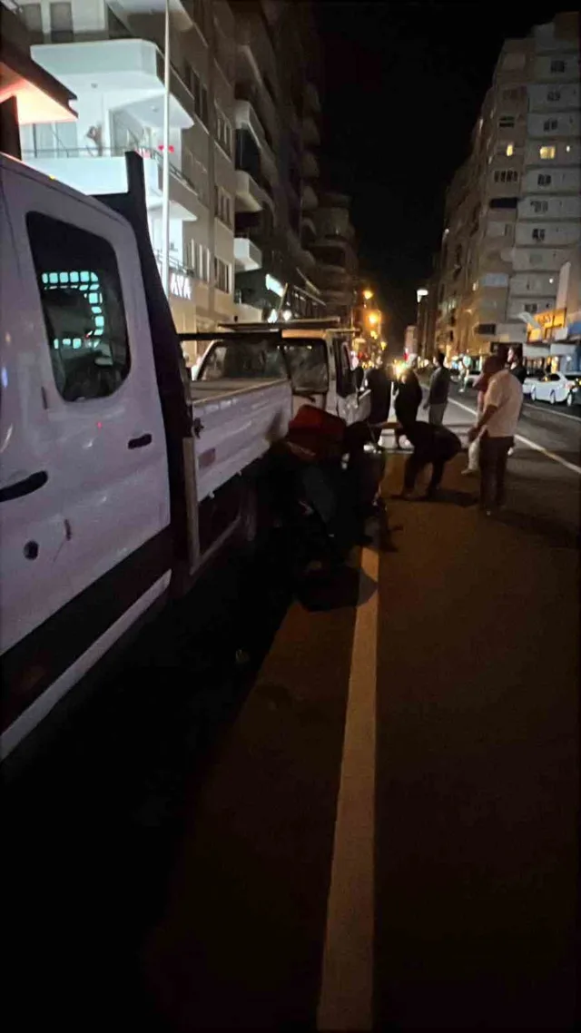 ALANYA İLÇESİNDE KAMYONET İLE MOTOSİKLETİN ÇARPIŞTIĞI KAZADA AĞIR YARALANAN 20 YAŞINDAKİ MOTOSİKLET SÜRÜCÜSÜ KALDIRILDIĞI HASTANEDE HAYATINI KAYBETTİ.
