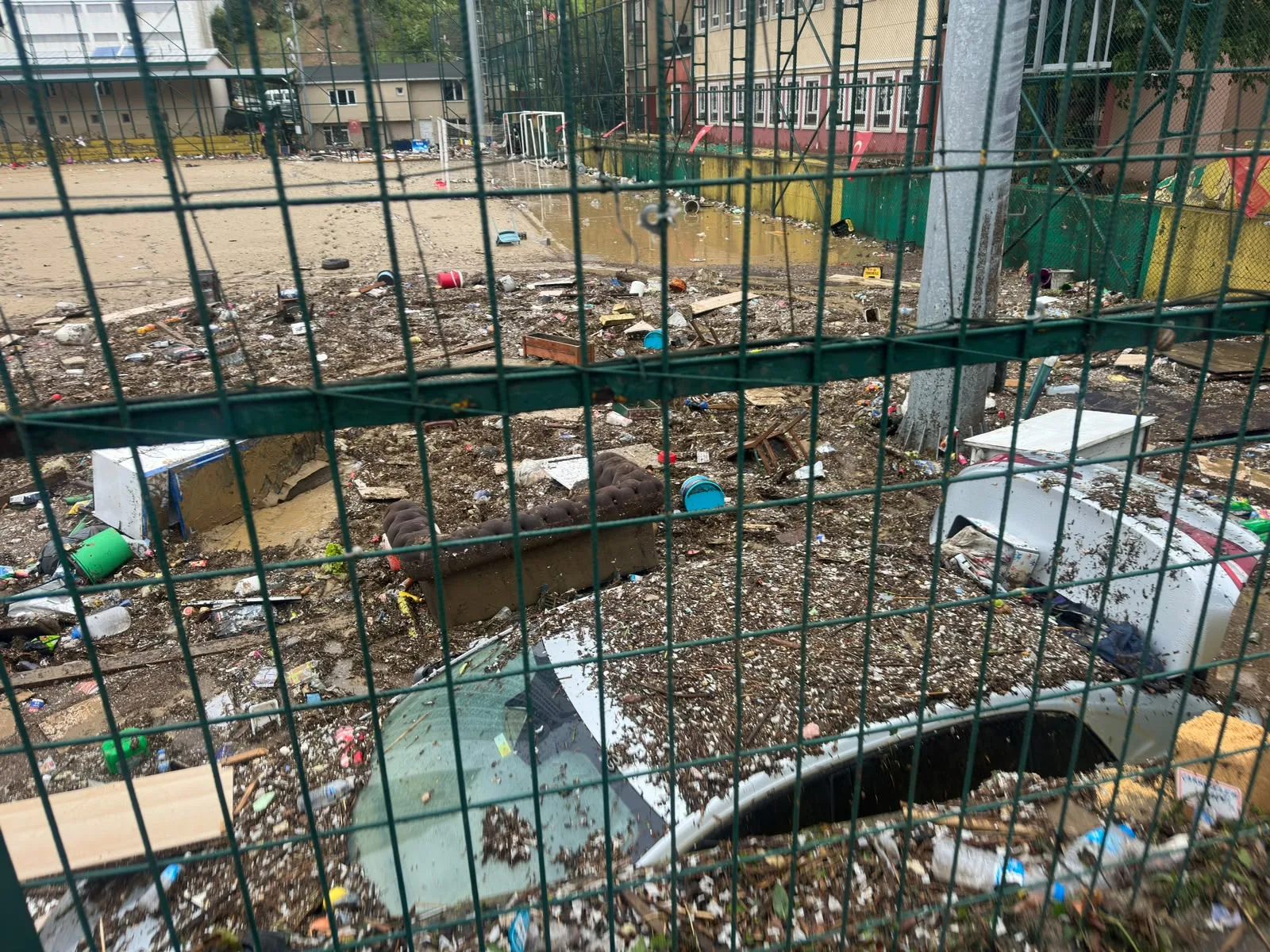 İstanbul Valiliği: Yağış nedeniyle ölü sayısı 3'e yükseldi, kayıp sayısı 4 — fotoğraf 3