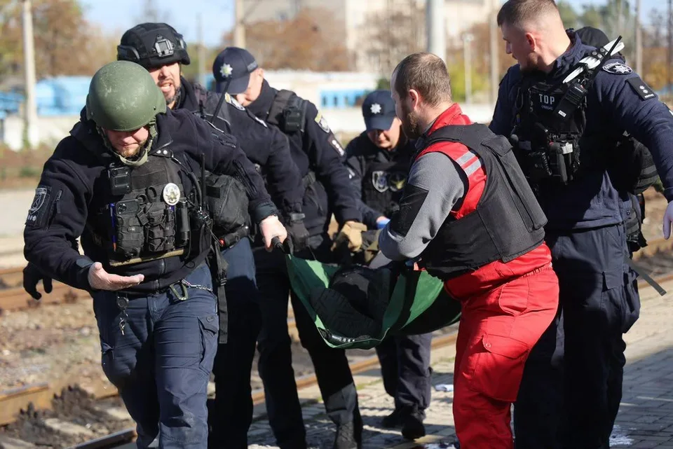 RUSYA ORDUSUNUN UKRAYNA'NIN DNİPRO KENTİNDEKİ ANA TREN İSTASYONUNA GERÇEKLEŞTİRDİĞİ SALDIRI SONUCU 13 KİŞİ HAYATINI KAYBETTİ, 10 KİŞİ YARALANDI.