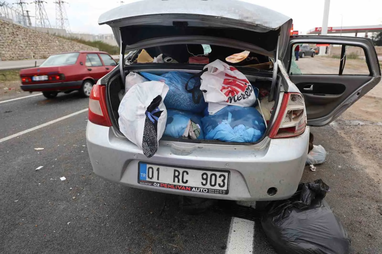 NEVŞEHİR'DE AYNI YÖNDE SEYİR HALİNDE OLAN İKİ OTOMOBİLİN ÇARPIŞMASI SONUCU MEYDANA GELEN TRAFİK KAZASINDA 7 KİŞİ YARALANDI.