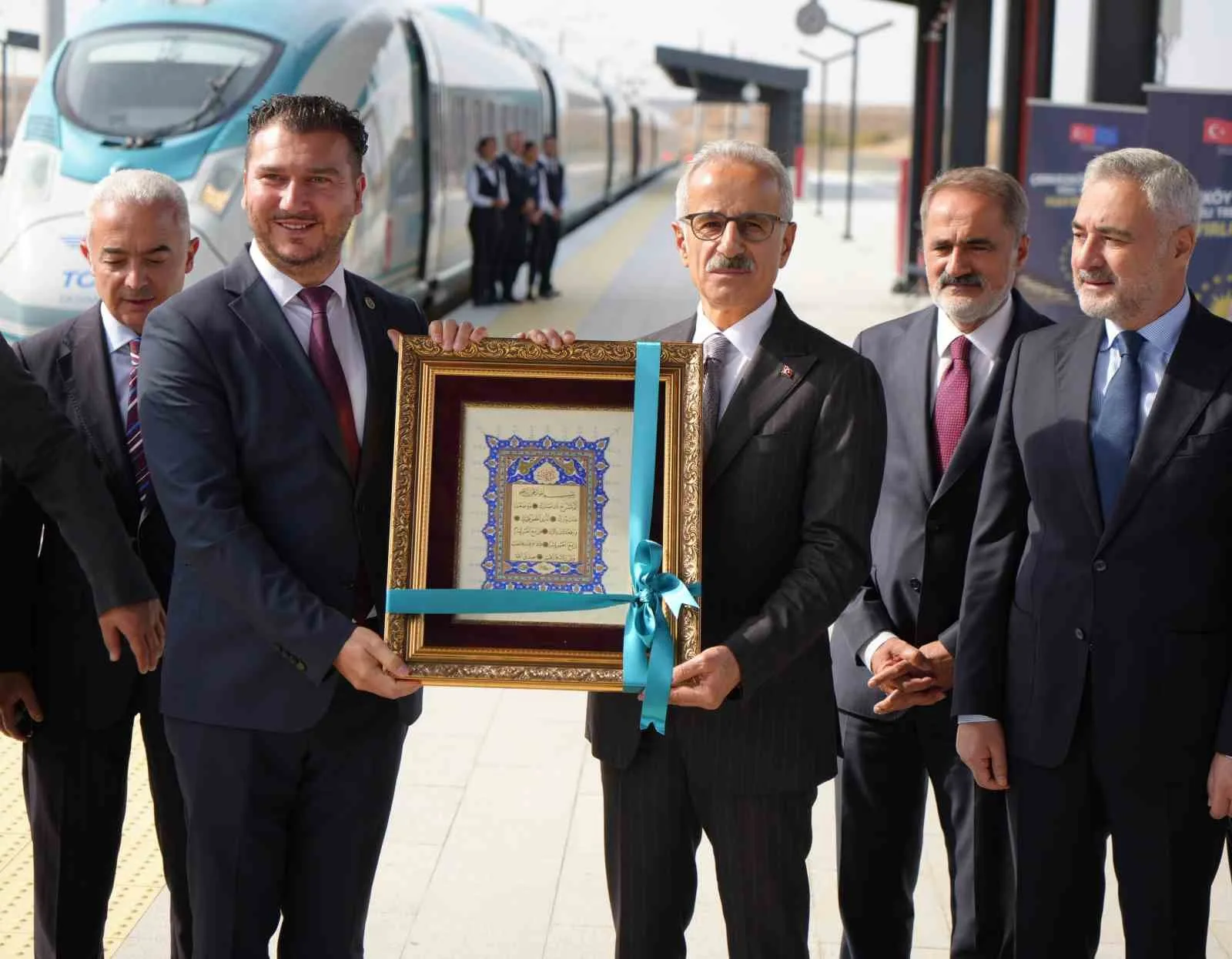 BAKAN URALOĞLU: "TEKİRDAĞ, KIRKLARELİ VE EDİRNE HIZLI TREN KONFORUNA KAVUŞUYOR"