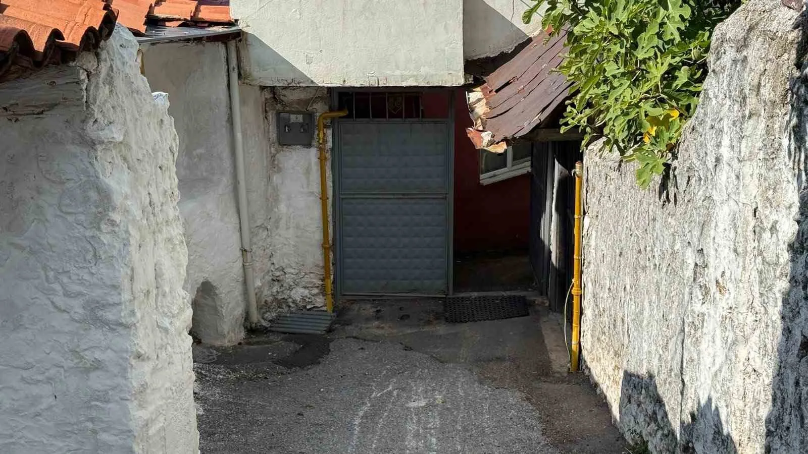 MUĞLA'NIN MENTEŞE İLÇESİNDE SOBADAN SIZAN KARBONMONOKSİT GAZINDAN ZEHİRLENEN 76 YAŞINDAKİ ADAM HAYATINI KAYBETTİ.